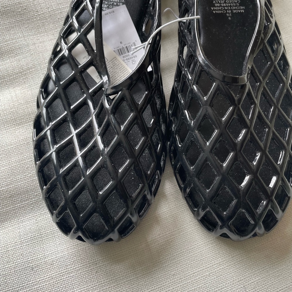 Old Navy Black Lattice Slip-On Jelly Flats. Size 9